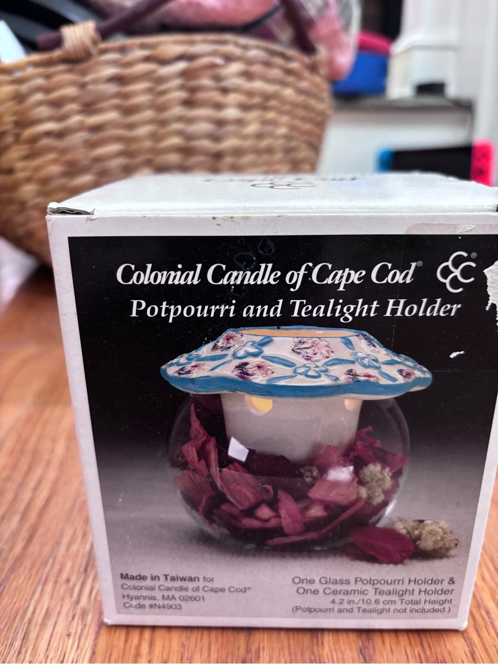 Colonial Candle of Cape Cod Potpourri and Tealight Holder set